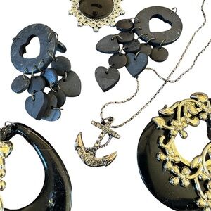 Elegant Black and Gold Jewelry Set